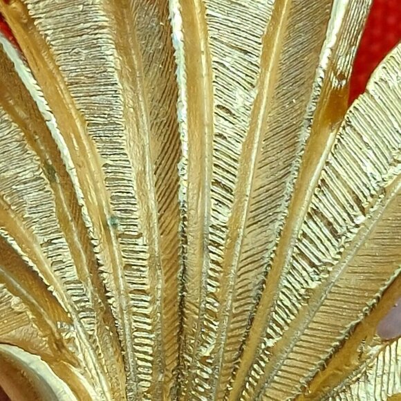 Vintage Crown Trifari Large Clip Earrings Brushed Gold Tone Leaves Feathers - Picture 3 of 7